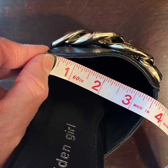 Madden Girl Women's Squireee Mule Slip-On Flats, Chunky Gold Chain, Black size 6 - Picture 10 of 12